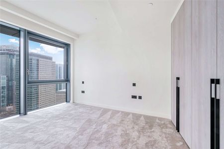 BRAND NEW apartment in Aspen at Consort Place, E14. This elegant apartment is located on a high floor and offers 569sq/ft of internal space. - Photo 3