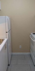 BEAU 4 1/2 PRÈS U DE SHERBROOKE - IMPECCABLE, SÉCURITAIRE, CALME, SEMI-MEUBLÉ - Photo 4