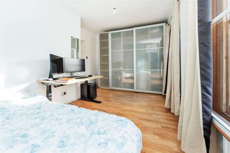 Chalk Farm Road, London, NW1 - Photo 2
