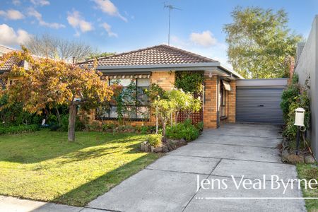 Lake Wendouree, 2BR, walk everywhere, light filled, cosy, 2 blocks from our beautiful Lake - Photo 2