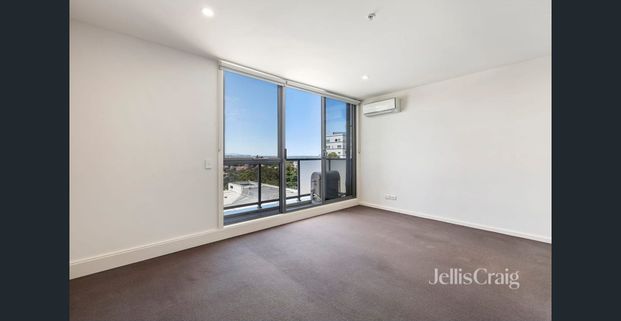 Great location accompanied by magnificent views - Photo 1