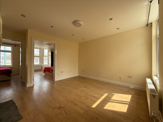 3 bedroom flat to rent - Photo 1
