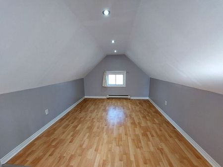 For Lease - 2143 Gerrard Street Unit# Upper, Toronto, Ontario - Photo 2