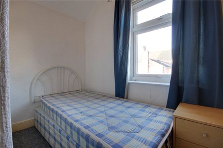 3 bed terraced house to rent in Warwick Street, Middlesbrough, TS1 - Photo 4