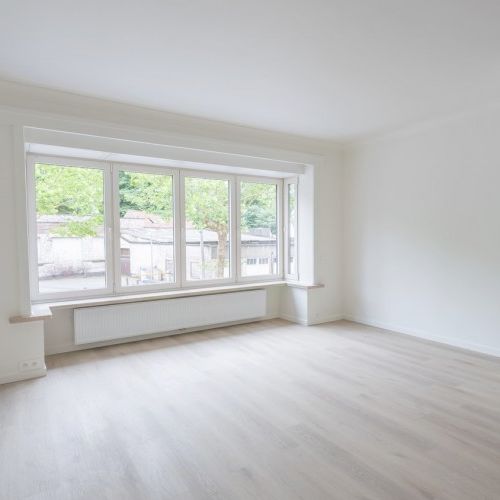 Volledig gerenoveerd appartement met zalig terras - Photo 1