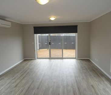 QUALITY TWO BEDROOM TOWNHOUSE - Photo 3