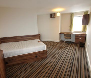 6 bedroom flat to rent - Photo 3