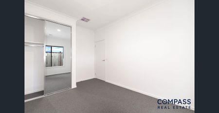 Modern Family Home - Photo 3