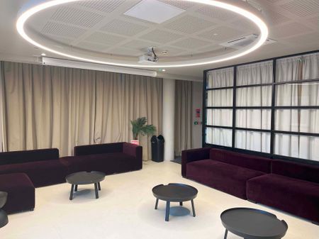 Large Highest Double Ensuite: Three Bed Flat - Photo 2