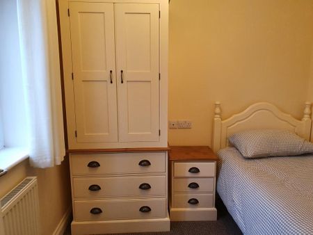 1 bedroom in a house share to rent - Photo 4