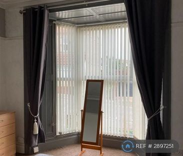1 bedroom in a house share to rent - Photo 4