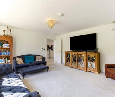 4 bedroom detached house to rent - Photo 2