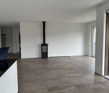 Moderne und zentrale 4,5 Zimmerwohnung in Uetendorf inkl. EHP - Photo 1