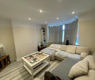 4 bedroom semi-detached house to rent - Photo 3