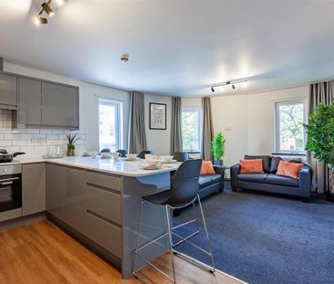 1 bedroom in a flat share to rent - Photo 2