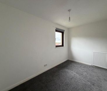 2 bedroom end of terrace house to rent - Photo 2