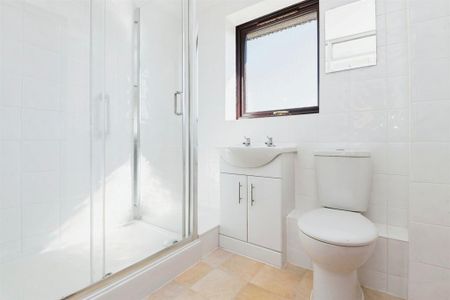 1 bedroom retirement property to rent - Photo 5