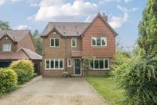 4 bedroom detached house to rent - Photo 4