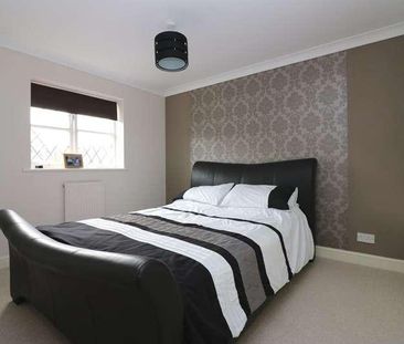 Kingston Avenue, Shoeburyness, Southend-on-sea, Essex, SS3 - Photo 4