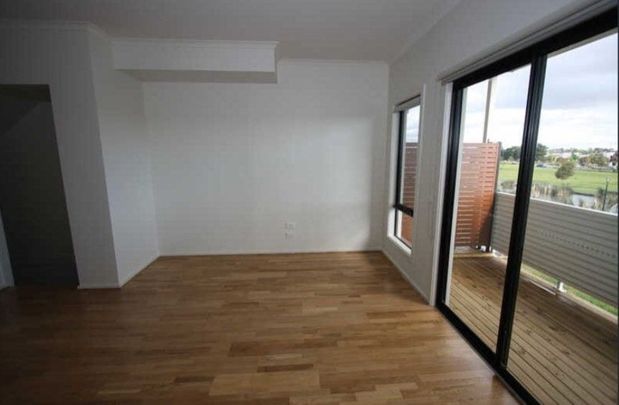 Modern Three Bedroom Home in Craigieburn - Photo 1