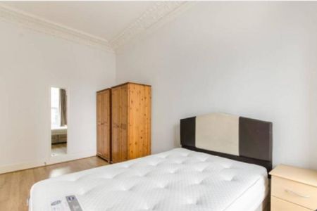 Second Floor Flat - Photo 2
