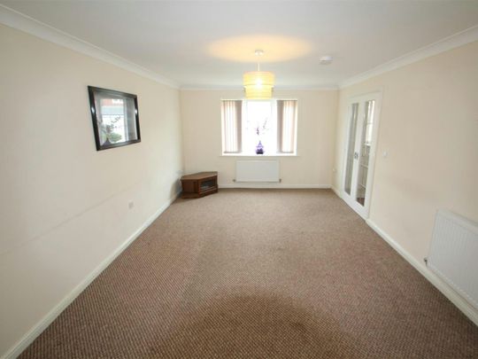 Barnacle Place, Newcastle-under-Lyme, ST5 - Photo 1