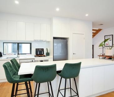 GRAND IN SIZE AND QUALITY - 4 BEDROOM PLUS STUDY - Photo 4