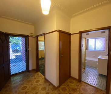 Spacious Brick Home in Cabramatta - Photo 2
