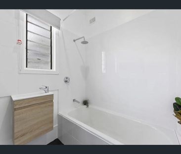 Updated 3 Bedroom Duplex in Elizabeth Grove - Photo 5