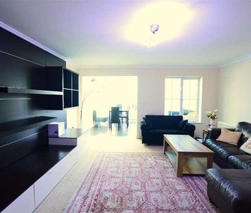 Broomfield Gate, Slough, SL2 - Photo 1