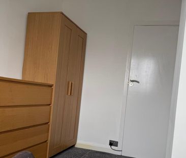 Room in a Shared Flat, Imperial Drive, HA2 - Photo 1