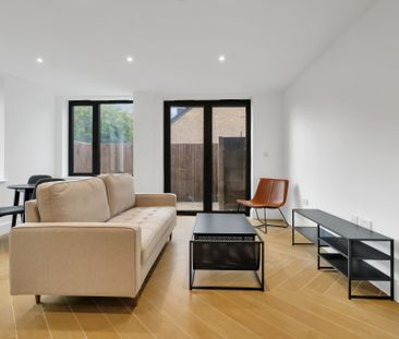 Stunning Two Bed Apartment for Rent in Wimbeldon Park - Photo 1
