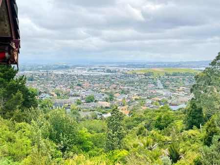 Secluded Vintage Haven in East Tamaki Height - Photo 5