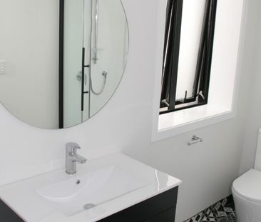 Modern 1-bedroom apartment on Queens Gardens. - Photo 4