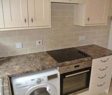 2 Bed - 9 Beamsley Place, Hyde Park, Leeds - LS6 1JZ - Student - Photo 3