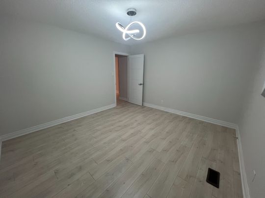 For Lease - 98 Thornton (Main Floor) Avenue, Bradford West Gwillimbury, Ontario - Photo 1