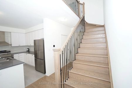 Condo Townhouse For Lease | N9246880 - Photo 5