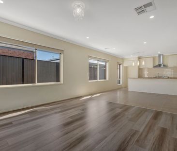 Comfortable home in the heart of Craigieburn - Photo 5