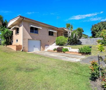 Convenient CBD Location – Three Bedroom Brick Home - Photo 2
