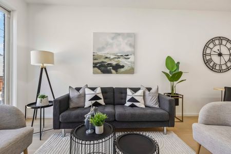 For Lease - 43A Cummings Street Unit# Furnished Upper, Toronto, Ontario - Photo 3