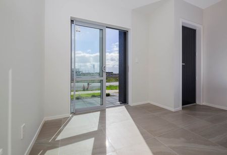 Affordable Beautiful 4 Bedroom House In Heart of Flat Bush - Photo 5