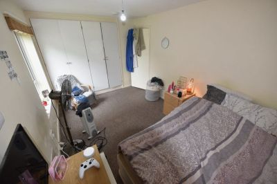 2 bedroom Flat in Grosvenor Park Gardens, Leeds - Photo 4