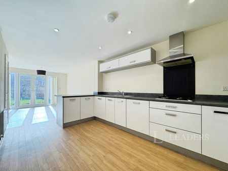 4 bedroom semi-detached to rent Willowcroft Way, Norwich, NR4 - Photo 3