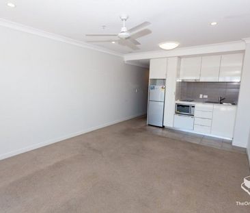 City Apartment Living - Photo 3