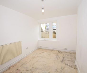 3 bedroom flat to rent - Photo 3