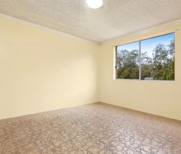 Charming Two Bedroom Unit in Quiet, Convenient Location - Photo 4