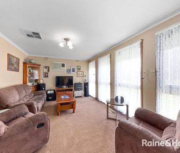 13 Charlbury Grove, St Albans, VIC 3021 - Photo 6