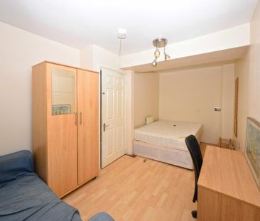 6 bedroom terraced house to rent - Photo 4