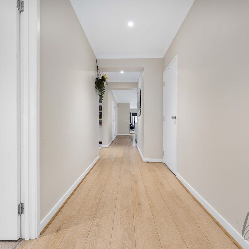 Beautiful 4-Bedroom Family Home in Prime Wollert Location! - Photo 1