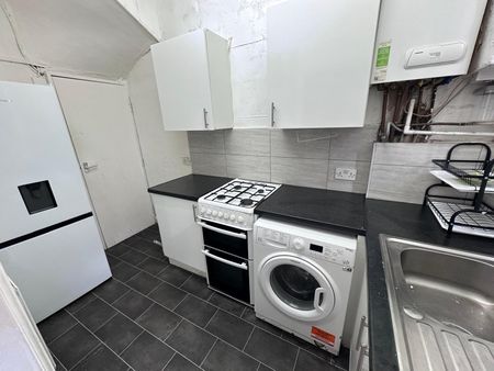 East Park Mount, Leeds - Photo 4